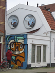 851462 Afbeelding van de nieuwe muurschilderingen op de zijgevels van de panden Draaiweg 7C en 7D te Utrecht, die ...